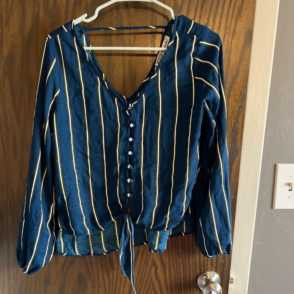 Knotted button down shirt